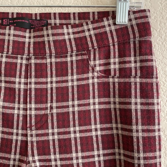 🍁$5 SALE🍁 Plaid Leggings - Picture 2 of 4